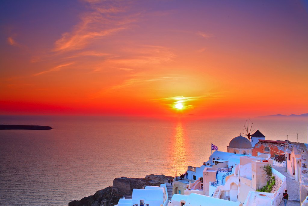 Sunset In Oia Village On Santorini Island - TA NEA
